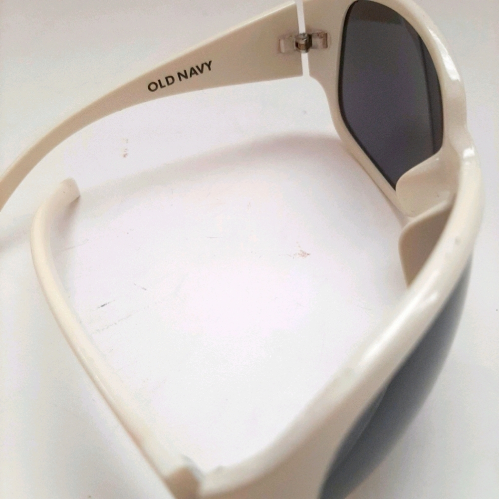 Beautiful Sunglasses - Picture 3 of 4